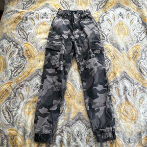 Hollister camo high rise cargo joggers size XS
